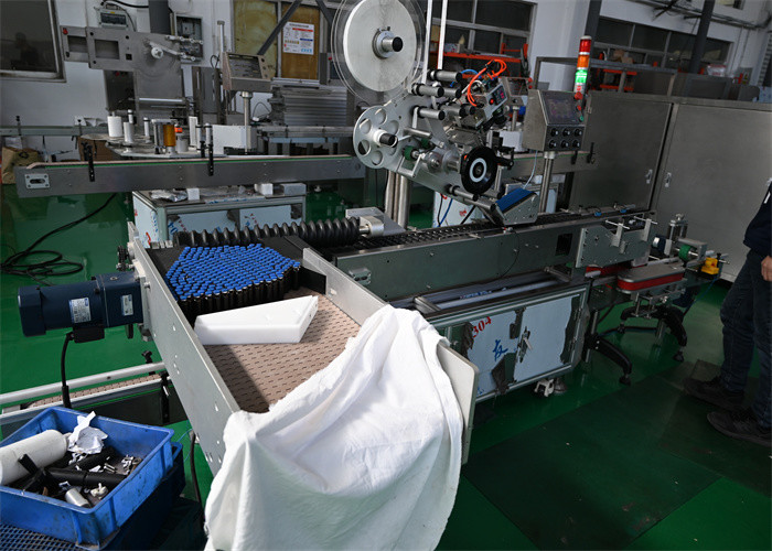 pharma labeling machine with Automatic Roll on System - 20-50 Meters Per Minute labeling speed