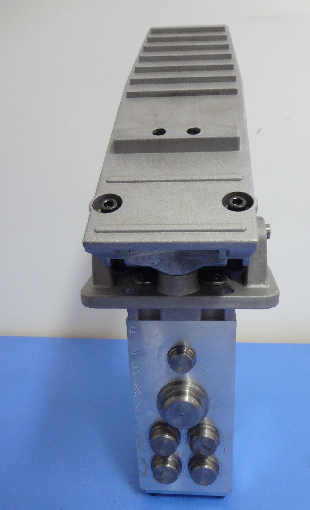 TEREX TR100 PARTS VALVE-TREADLE/BRAKE VALVE 15248653