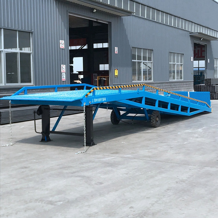 Mobile Hydraulic Loading Dock Ramp with 6 Tons Capacity for Warehouse