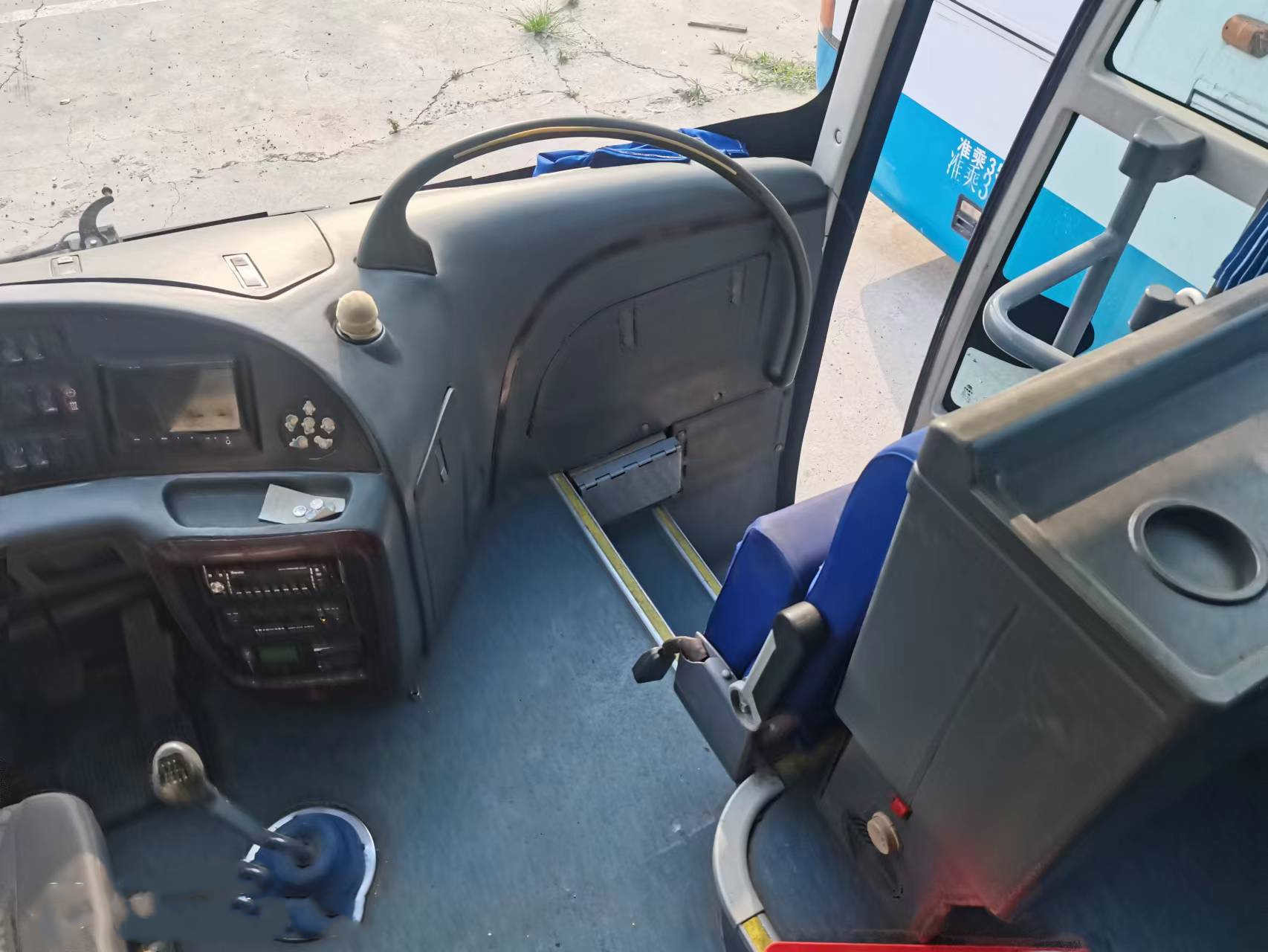 China Yutong Used Tour Bus ZK6908 Passenger Coach 39seats 180kw Yuchai Engine Plate Spring Suspension