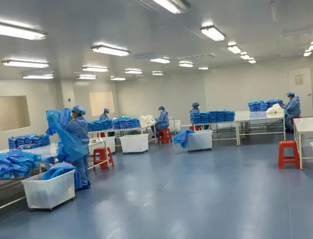 SMS Non Woven Disposable Surgical Gown Blue Color OEM For Protection