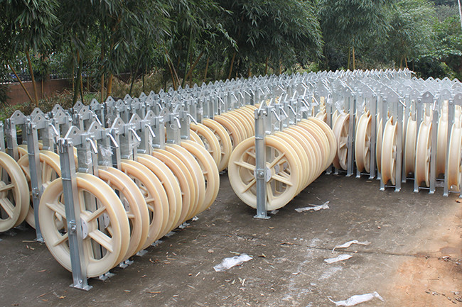 Rated Load 20kn Single Wheel Aerial Roller And Stringing Block For Conductor