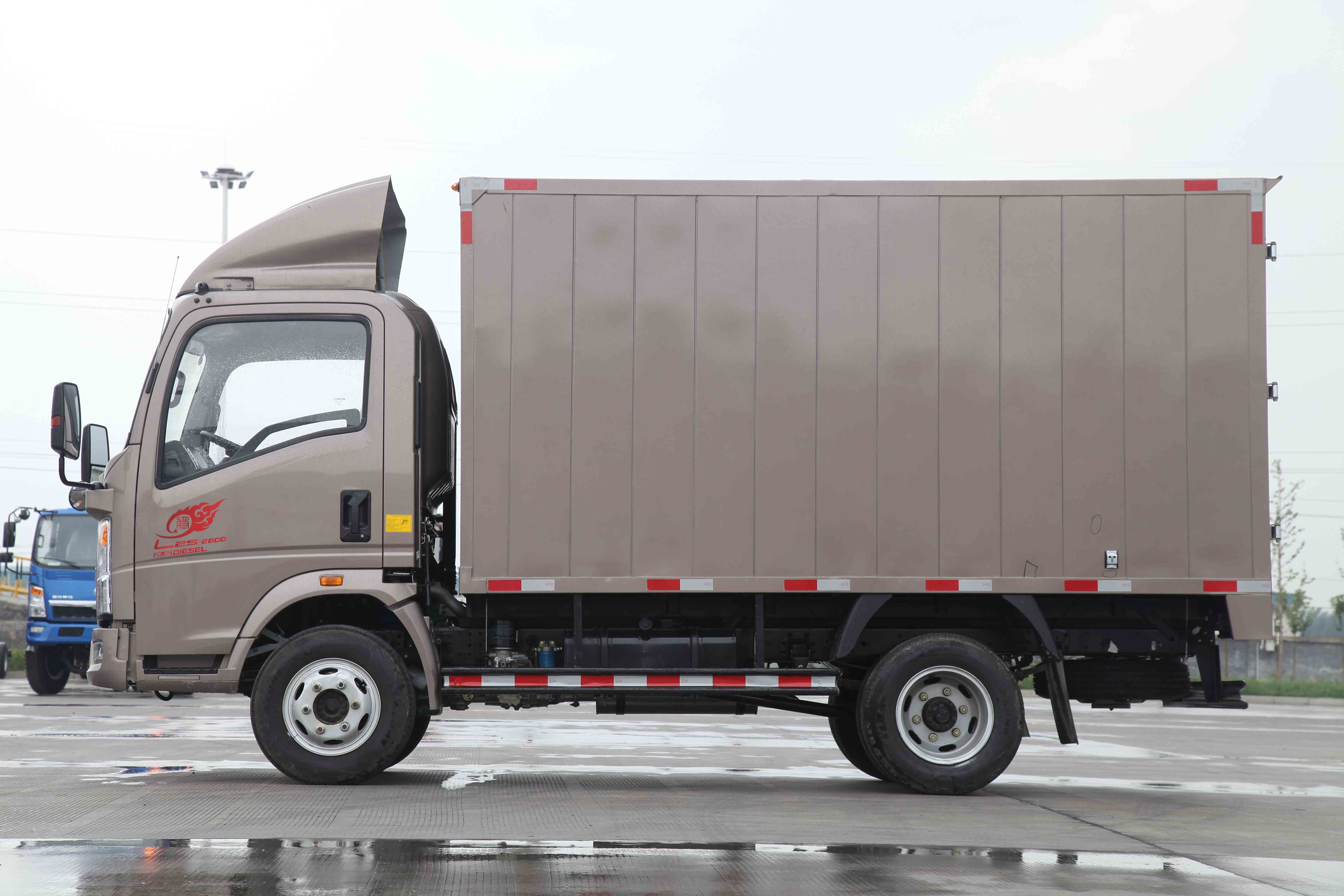 Sinotruk HOWO mini Van Truck 4-6 tons mini Container Cargo Truck