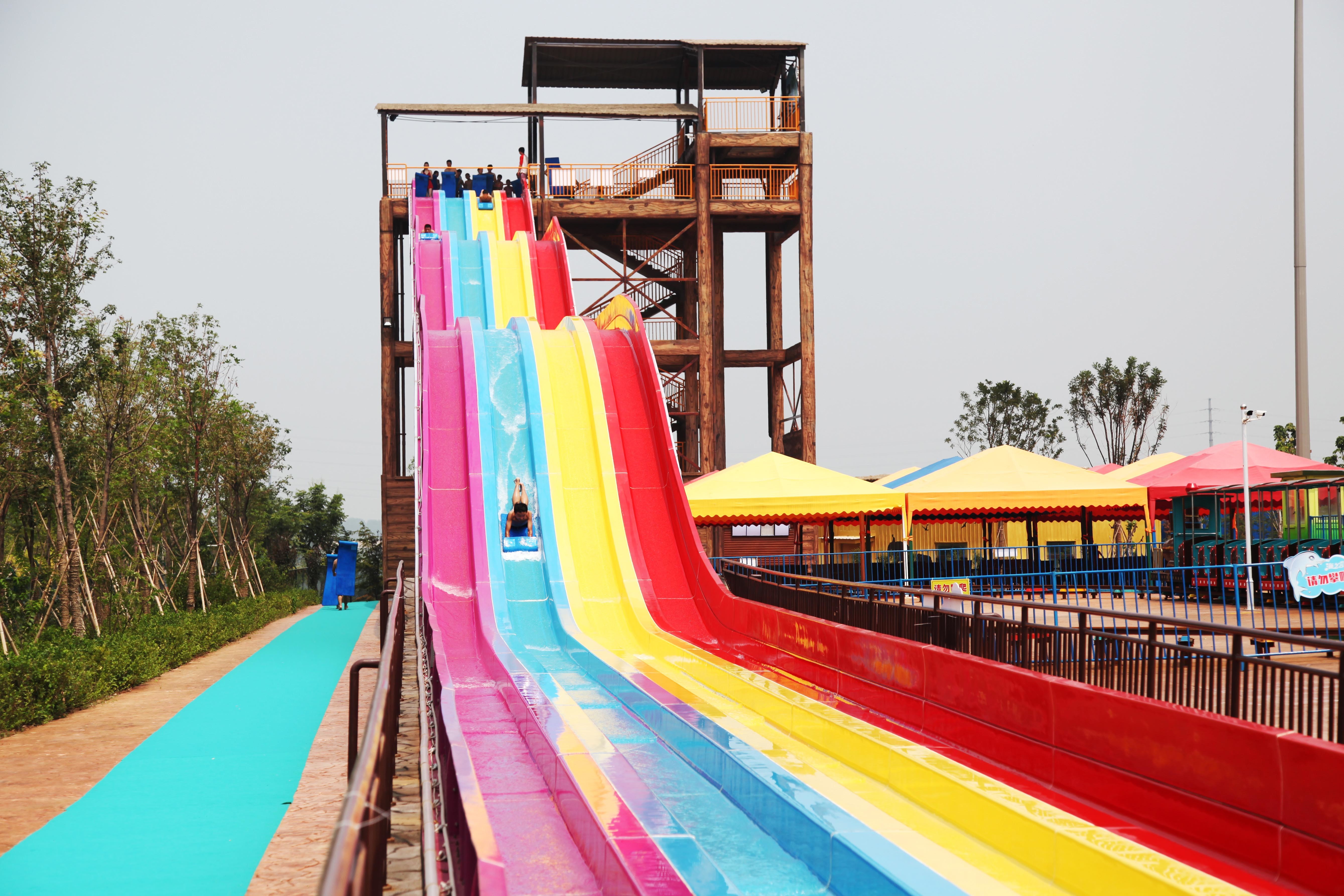 Multi Lanes Rainbow FRP Custom Water Slides In An Amusement Park Water Slide