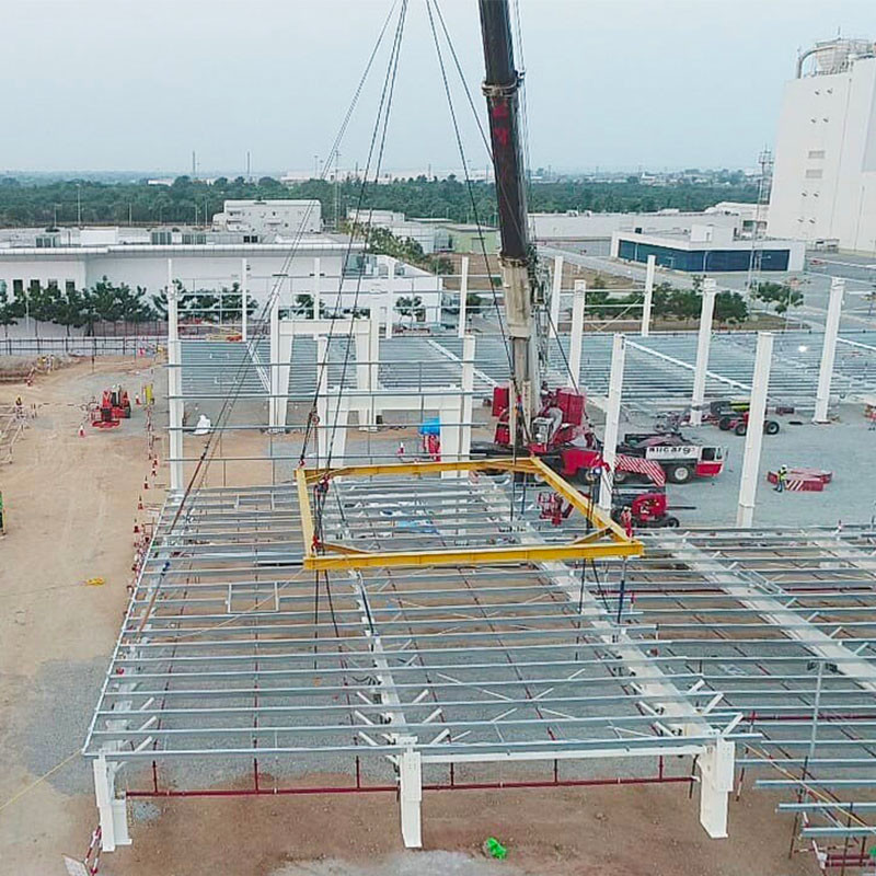 Metal Steel Structure Workshop Customized With Sandwich Panel Wall / Angle Steel Kneebrace