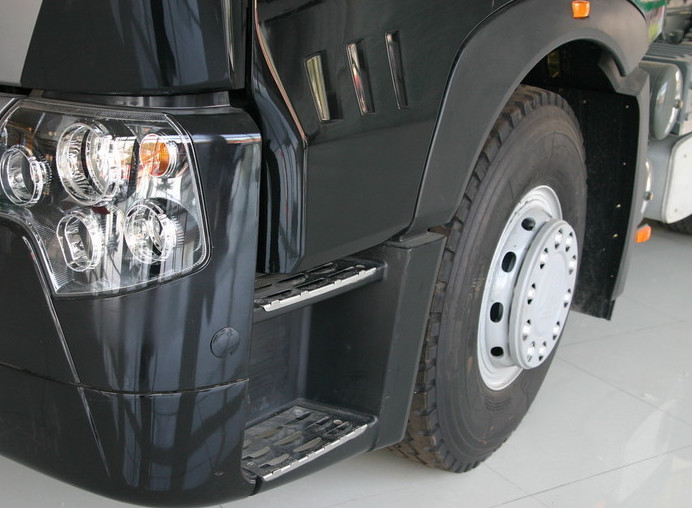 New 2017 HOWO A7 Tractor Truck 6x4 Prime Mover Truck 420 Hp Double Sleepers Auto Operation For 40T tow