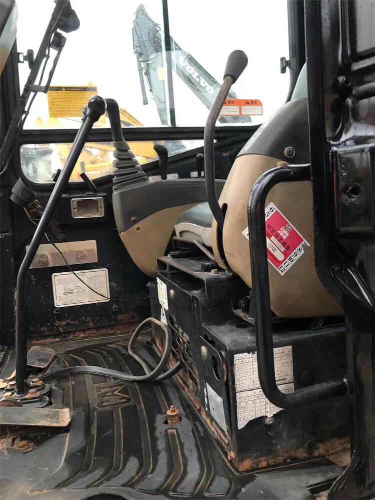 Made in Japan Used CAT 304 Mini Excavator in Shanghai and Original Hydraulic Pump