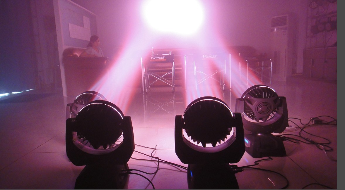 DMX512 LED Zoom Moving Head Light Built - In Synchronous Strobe Effect