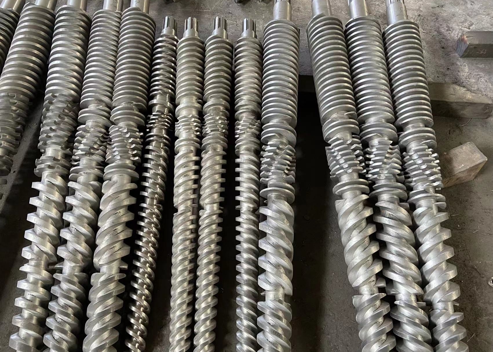 38CrMoAlA Nitrided 51 / 105 65 / 132 80 / 156 Twin Screw Barrel For Plastic Extruder