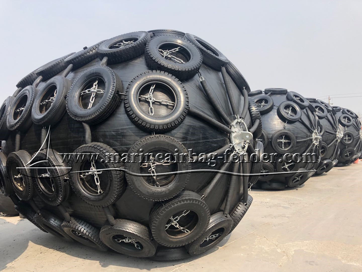 10-15 Years Service Life Dock Rubber Fender For Heavy Duty Marine Environments