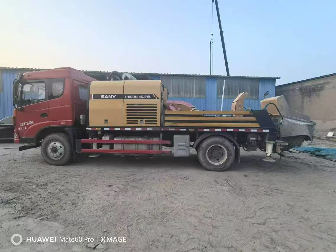 Used Mini Concrete Line Pump Truck Cement Transfer Pump with 2 Boom Sections