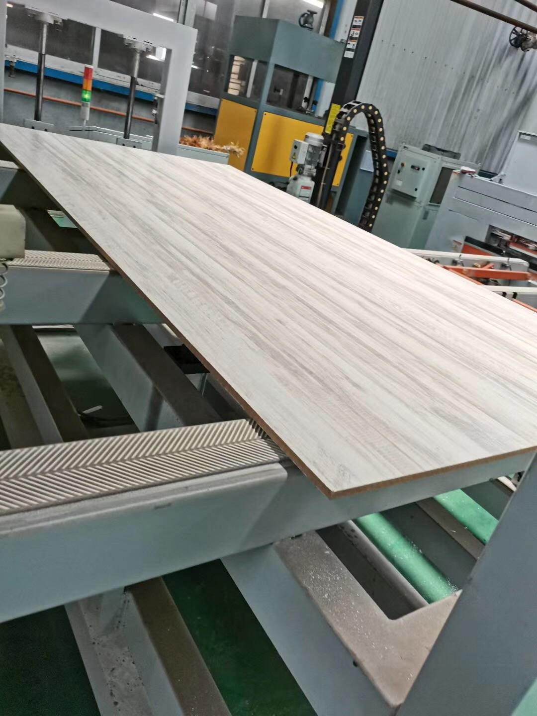 Building MR 1220mmx2800mm Laminated MDF Board