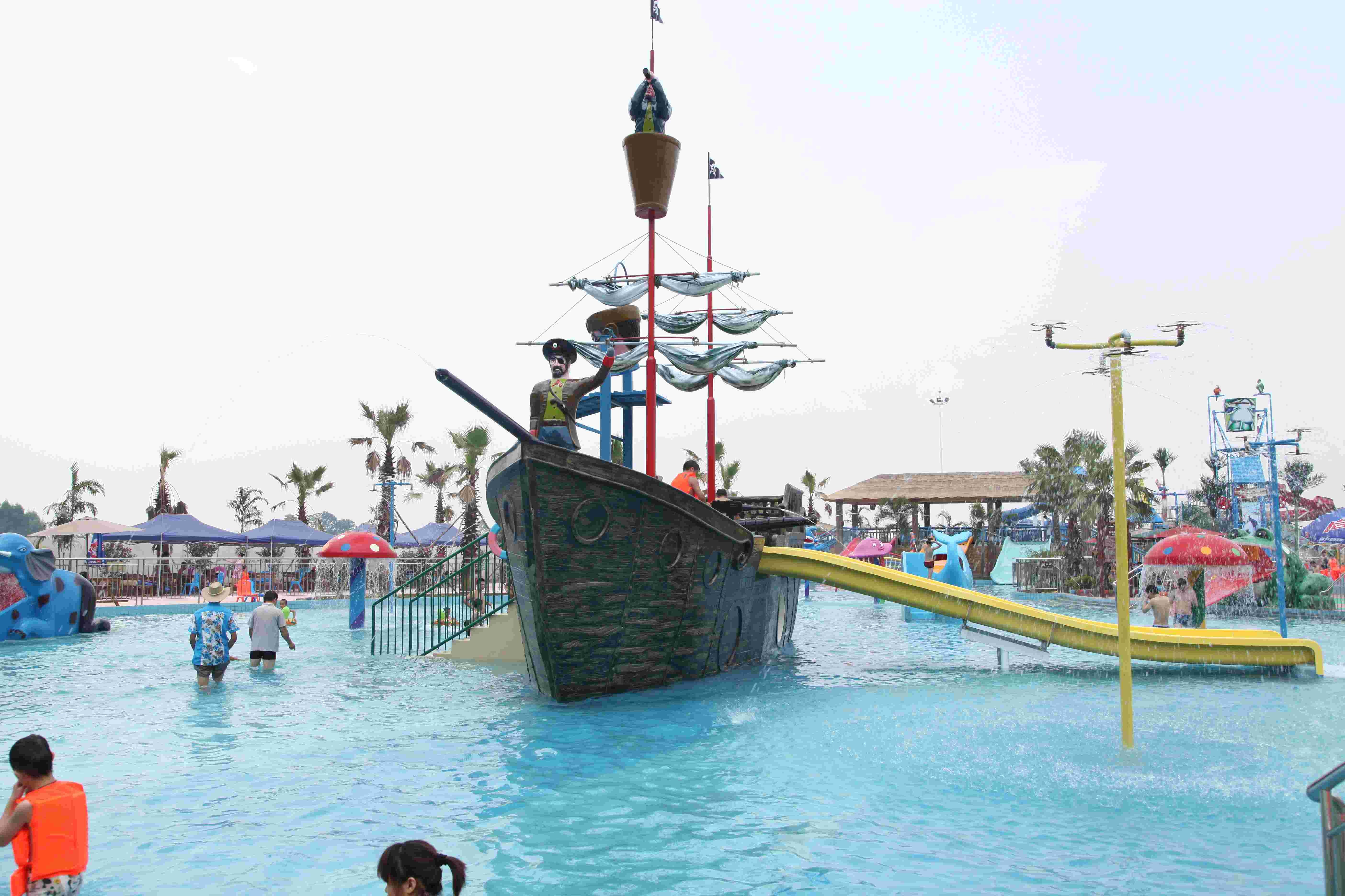 Customized Fiberglass Pirate Ship / Strong Aqua Splash Water Park Equipment