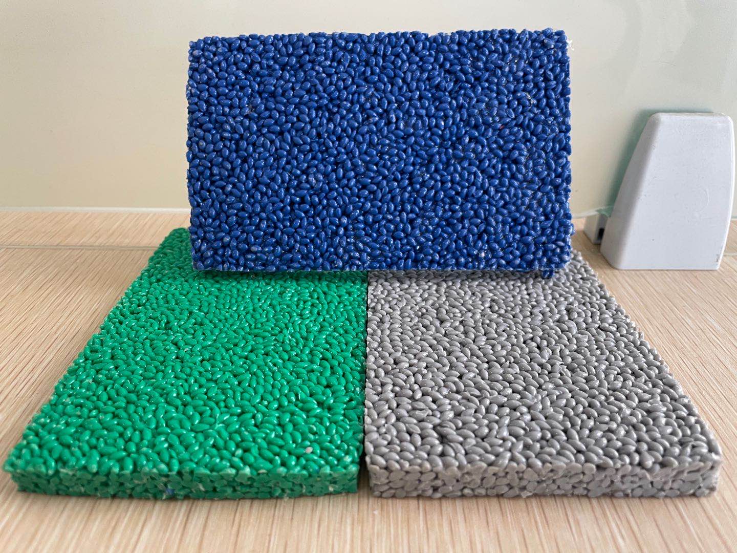 Rice Shape Recycled Colored Epdm Rubber Granules Anti UV