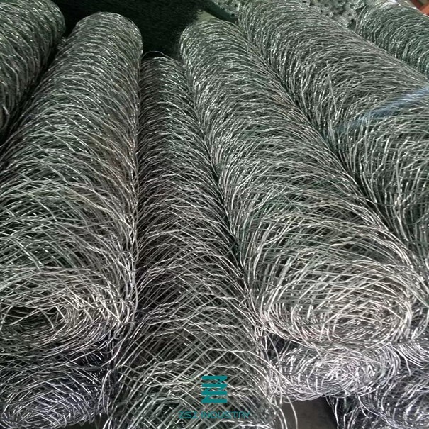 Garden Fencing Wire Mesh Fence Rolls With Good Corrosion Resistance