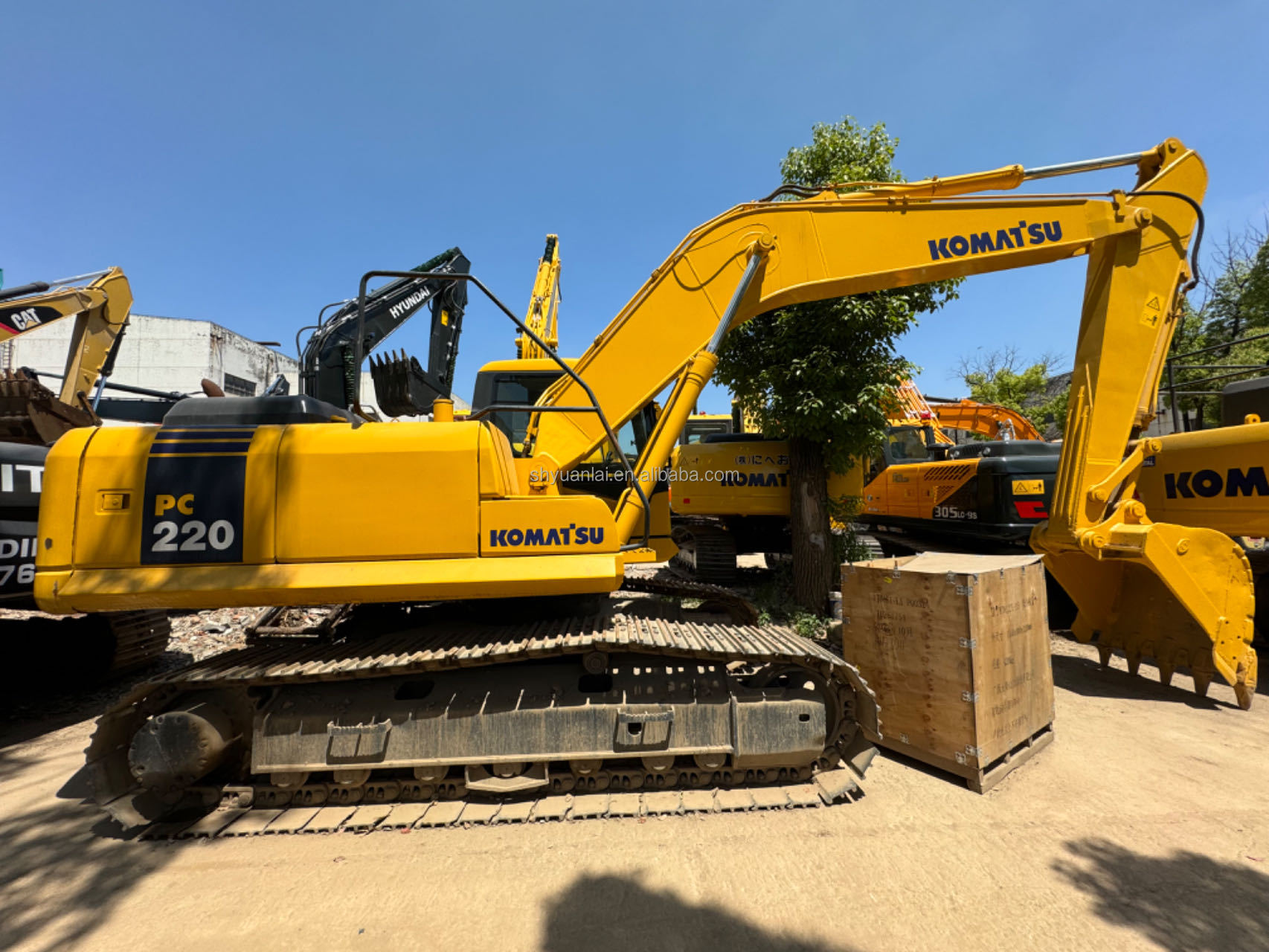 Second-hand Komatsu PC220 Excavator with Fuel-saving and Working Systems at Affordable