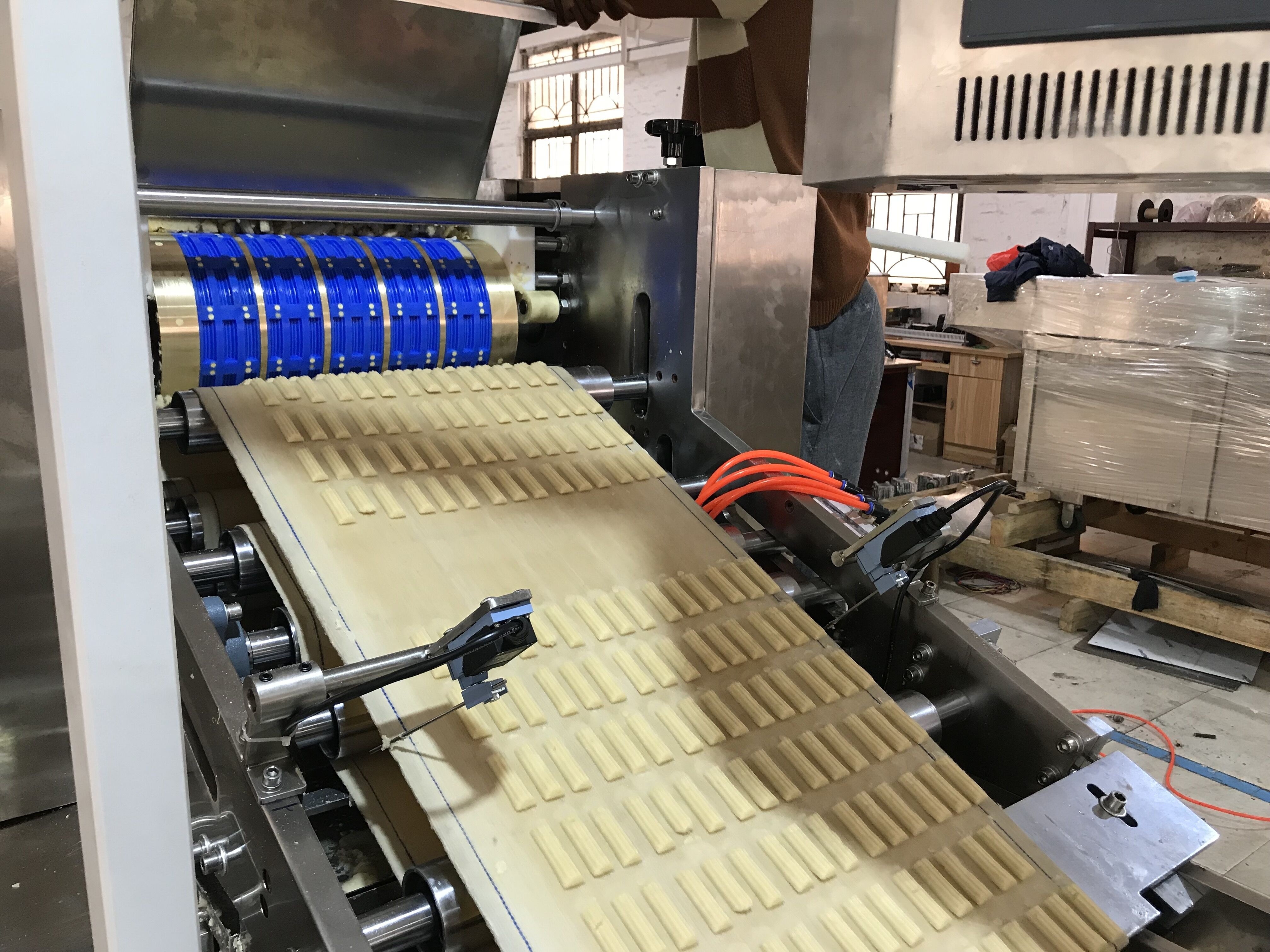 Model 400 Stainless Steel Tray Type Small Soft Biscuit Making Machine