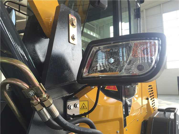 Overall Weight 3400kg SNSC Front End Loader 2 Ton With 6 Months Bucket Attachment