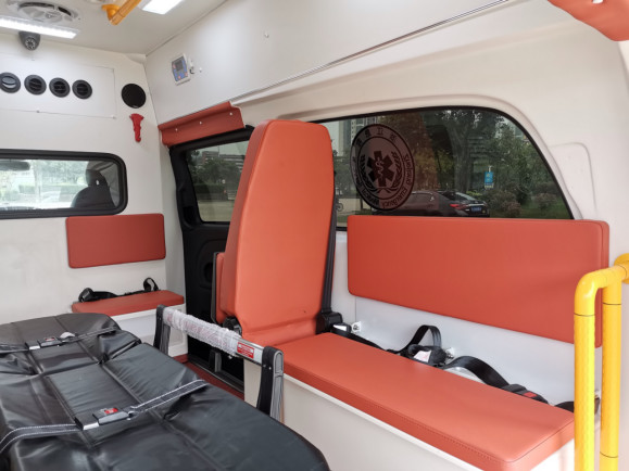 Gasoline Mercedes Benz Ambulance 7 Seat Front Mounted 4×2 Automatic Transmission
