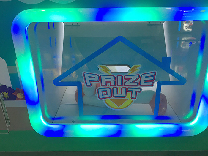Coin Operated Crane Game Machine 32" Hd Screen , Prize Vending Gift Arcade Claw Machine
