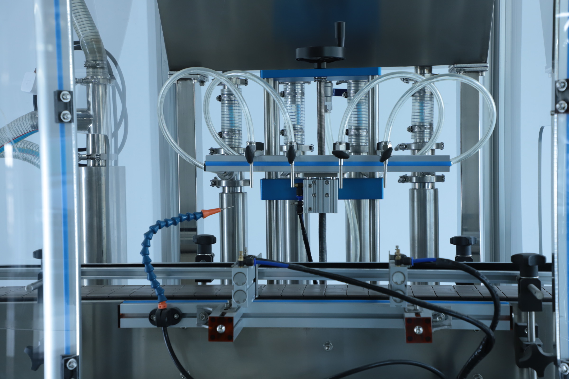 High Speed 2.2KW Cosmetic Liquid Filling Machine PLC Control