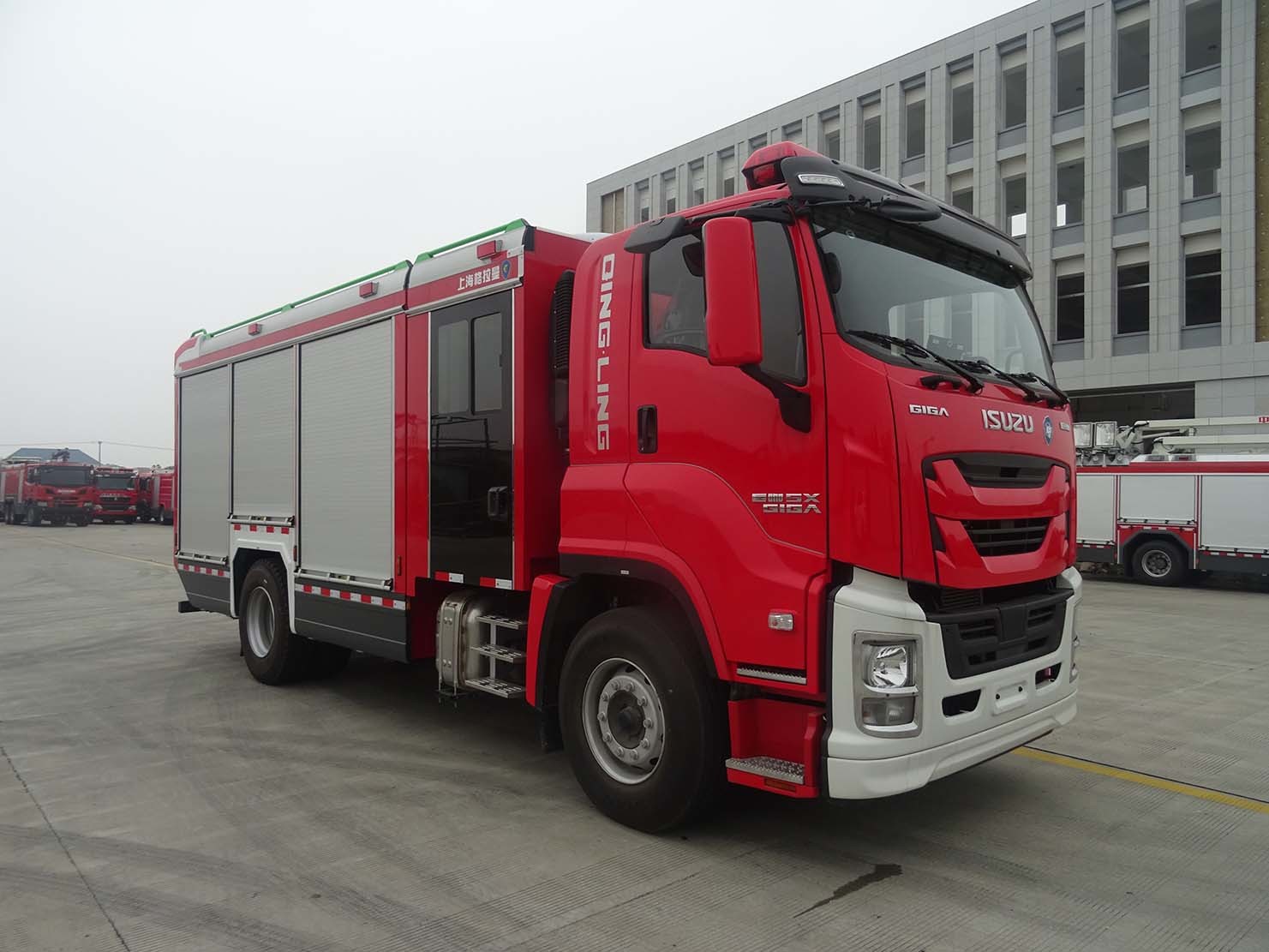 PM60/SG60 Isuzu Fire Truck Heavy Duty Rescue Truck 8270 X 2550 X 3480MM 5000L