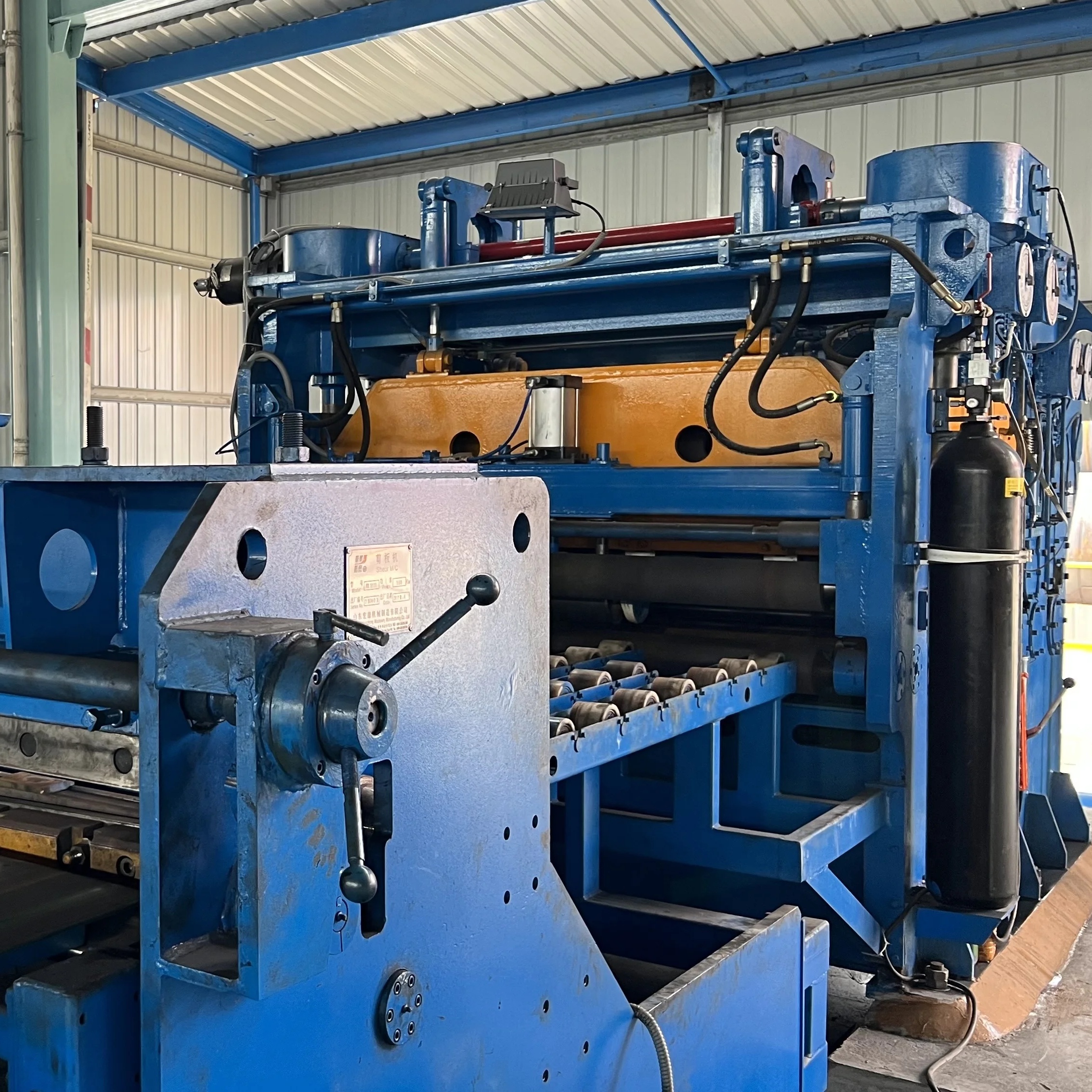 460mm Uncoiling Leveling Shearing and Stacking Production Line with PLC Control