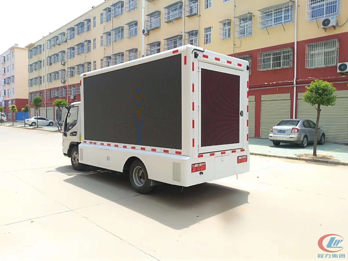 LED Display 3840*1728mm 120 hp 2.0 Electric Door Window Central Control Lock ABS Roller Advertising Light Box Advertising Truck