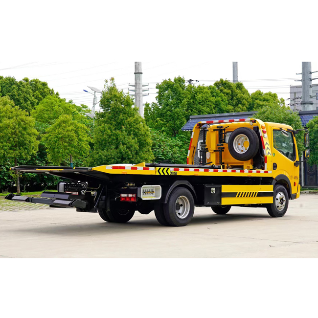 Customized 4X2 Dongfeng Lightweight 5 Tons One Tow Two Wrecker Truck for Accident Car