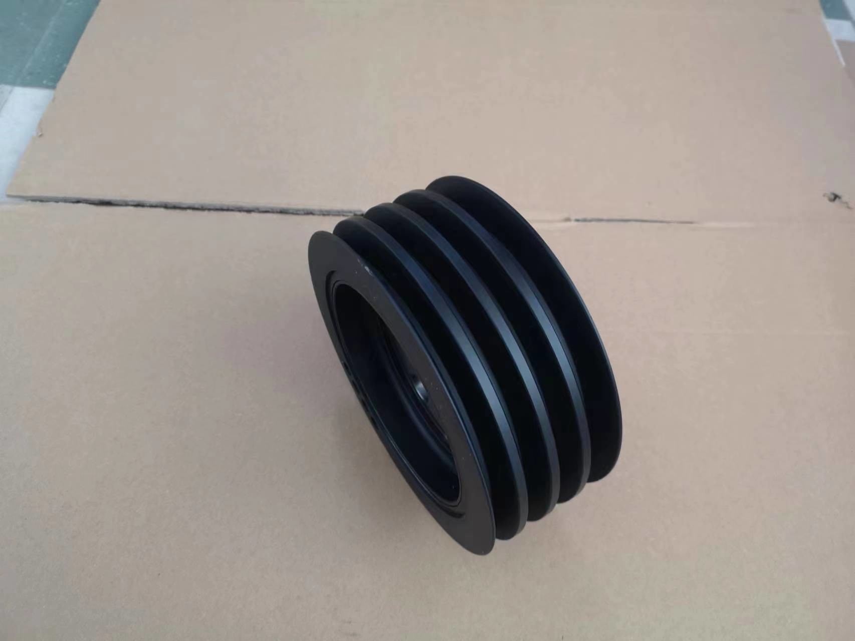 8972220310 Crankshaft Pulley Cooling Fan Belt Generator Belt Pulley 4HF1 4HG1 Engine Parts