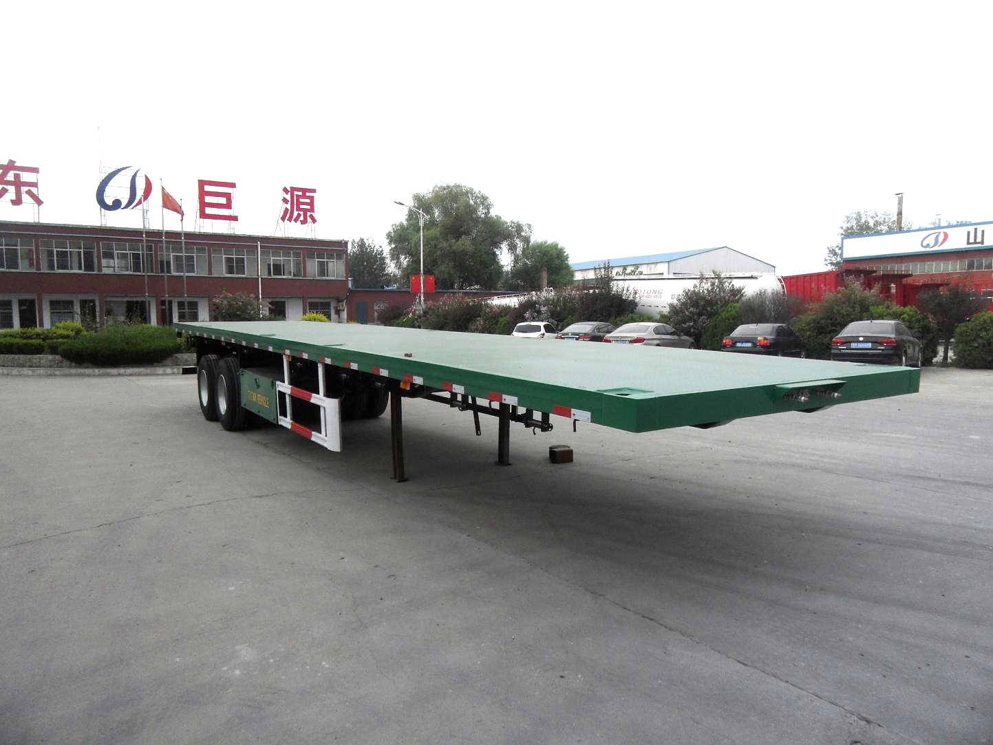Truck Trailer Two Axles 20FT Container Flatbed Type with Light Tare Weight of 4 Ton