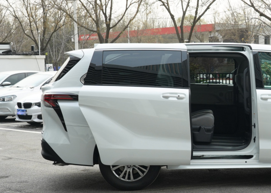 TOYOTA Sienna 2023 2.5L Hybrid Shushi version 2.5T 189HP L4 5Door 7seats MPV Car