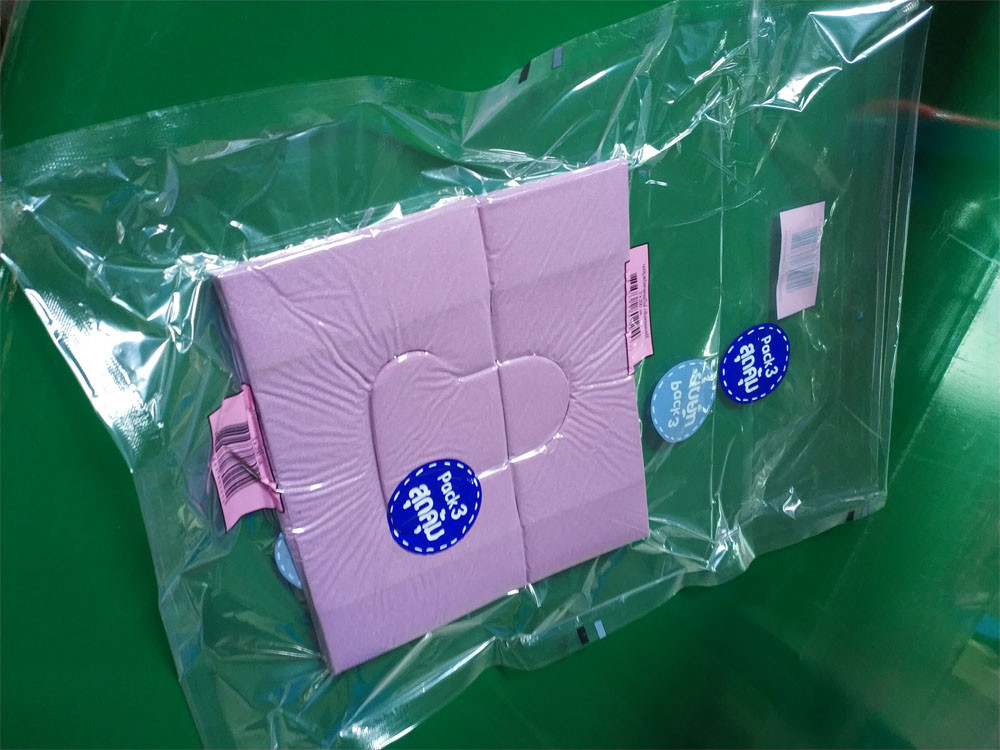 Fully Automatic Pillow Cushions Compress Packing Machine With Sealing 0.4Mpa