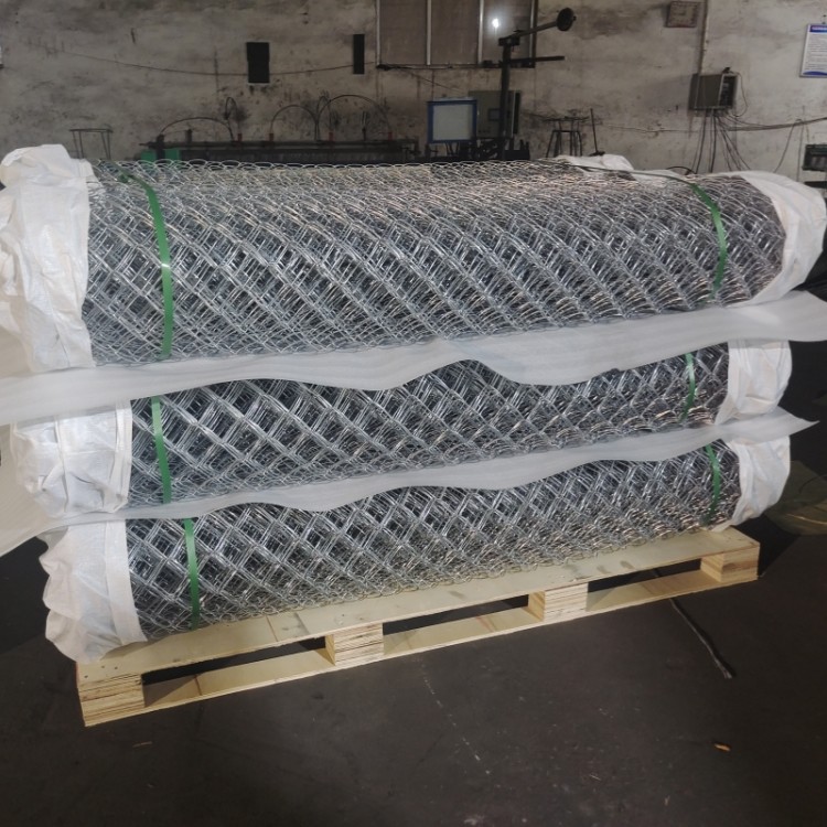 Mesh 120*120mm Commercial Chain Link Fence Silver Metal Panels Round Post