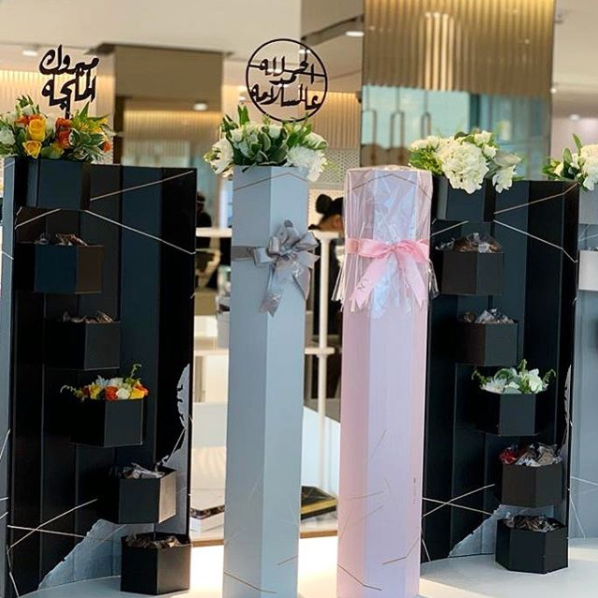 Sophisticated Custom Printed Hexagonal Display Box for Luxury Flower Bouquet Stand