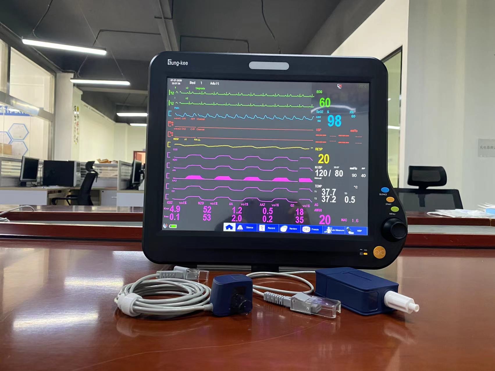 Multilingual Veterinary Multiparameter Monitor 15 Inch With EtCO2 CMS Touch