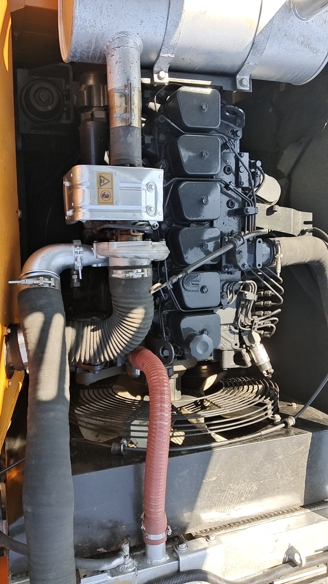 22 Ton Hyundai 220-9s Excavator Is Equipped With A Cummins Engine