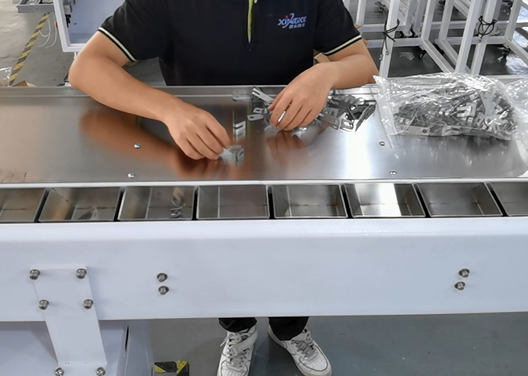 Manual Feeding Vertical Flow Pack Machine Semi Automatic Packaging