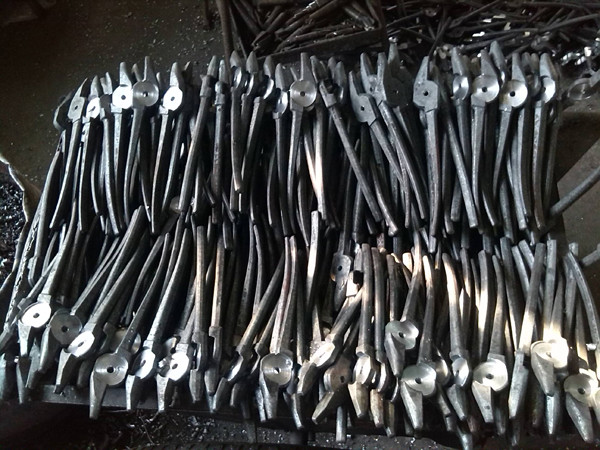 Fencing Plier with round nosed and square head drop-forge QL1202