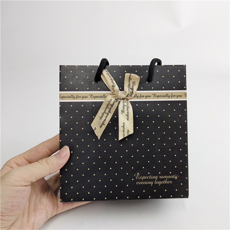 Quality Assurance Customized Paper Bags for Shopping with Logo Printing Biodegradable Paper Pouch