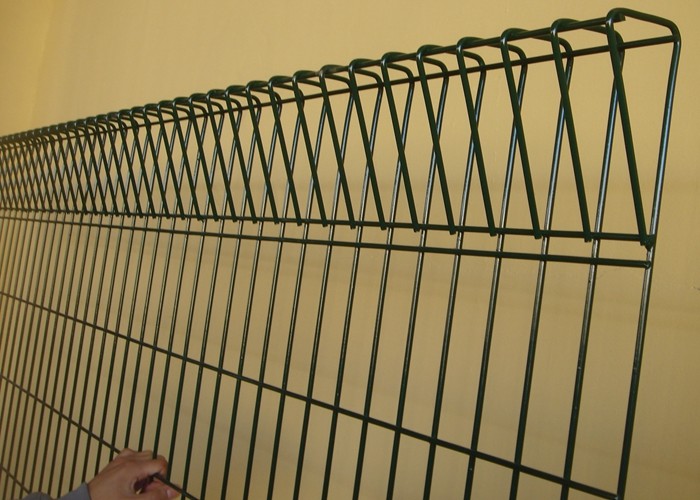 Customized Roll Top Weld Mesh Fencing 50*150mm Mesh Size Jacaranda Style