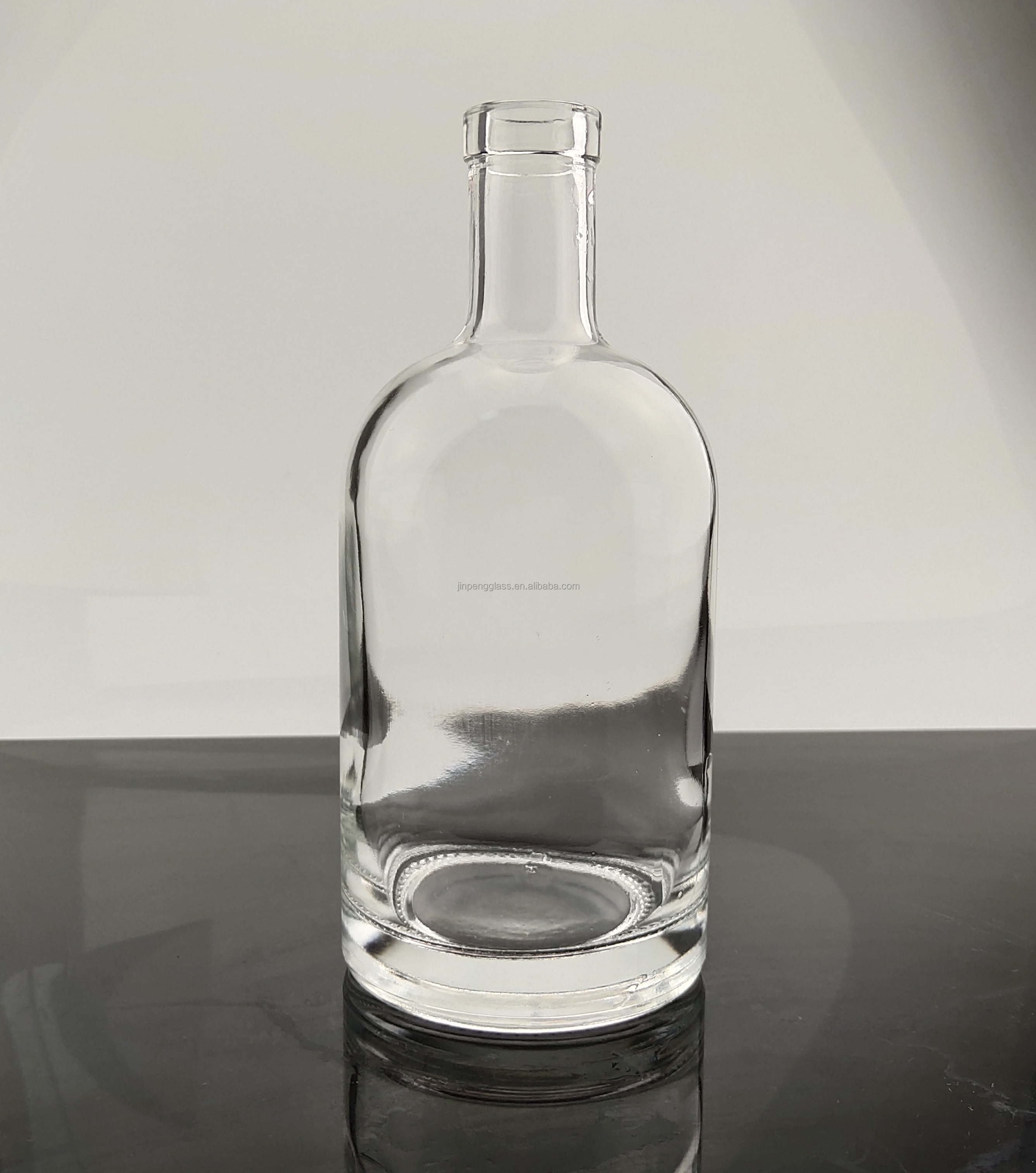 Global Classic Round Shape 70cl 75cl Glass Bottle For Liquor With Customized Logo