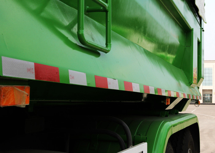 20 cbm SINOTRUK HOWO Tipper Dump Truck With 5800 * 2300 * 1500mm Cargo Body