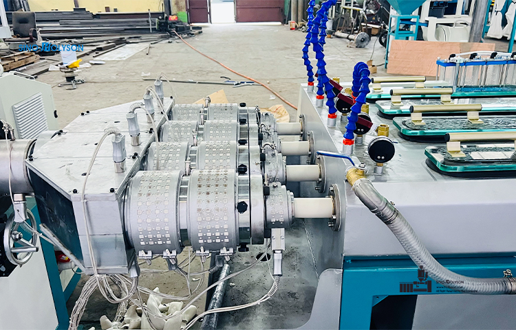 110kW Power Sino-HS 3 Layer PVC Pipe Making Machine / HDPE Pipe Machine / PPR Pipe Machine