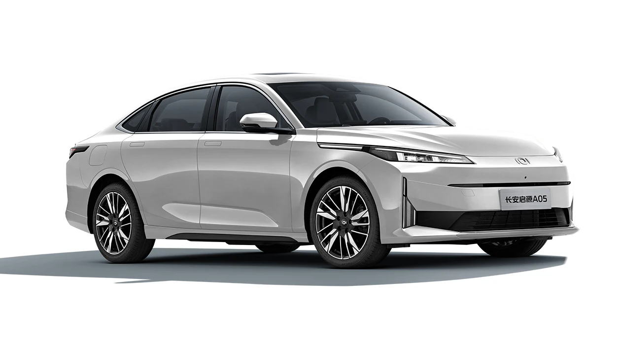 Power-saving Changan QIYUAN A05 Hybrid Car Touch Screen and ACC Cruise Control for Efficiency