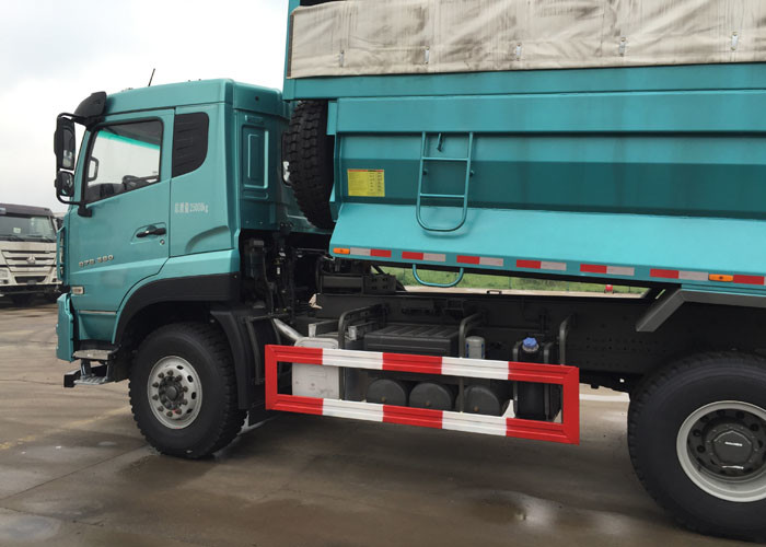 SINOTRUK Dump Truck 25 - 40 Tons For Public Works Carrying Construction Material