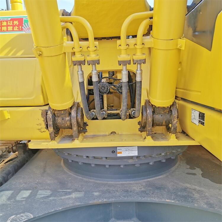 Best 20T Second Hand KOMATSU Crawler Excavator PC220 PC210 PC200 with Cummins Engine