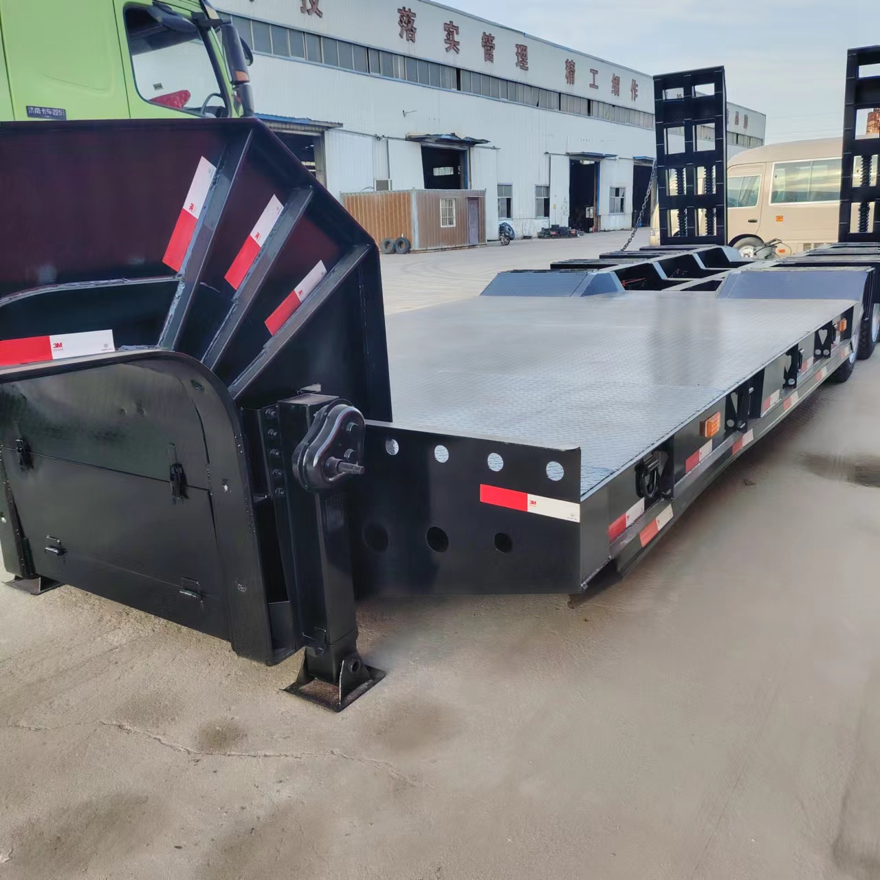 New 3 Axle Semi Truck Lowboy Trailer , 60 Ton Low Bed Trailer For Sale
