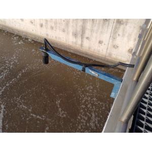 Open channel doppler wall-mounted ultrasonic flow measurement devices