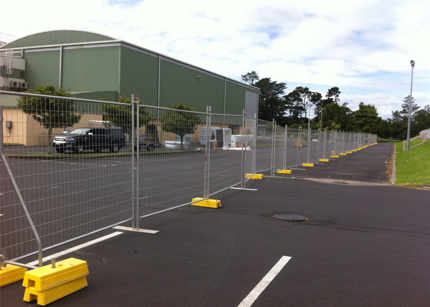 Melbourne Temporary Fencing Panels 2.1mx2.4m OD32mm tube wall thick 2.00mm 42 microns hdg before welding